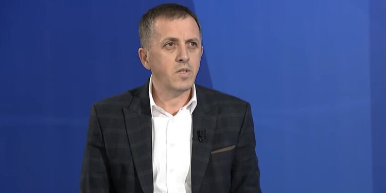 Deputeti i VV-së për barrikadat në veri: Zullumit po i vjen fundi