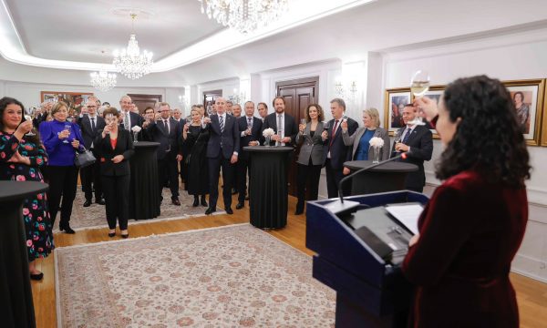 Osmani organizon pritje për ndërkombëtarët për fundvit: Kosova është më e fortë me miq