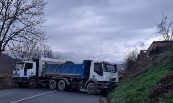 Zhvillimet e fundit: Mbyllet përkohësisht kufiri në Jarinje