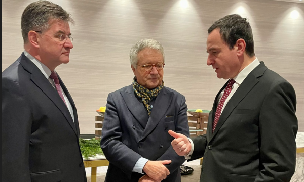 Kurti shkëmben muhabete me diplomatin që angazhohej për shkëmbim territoresh