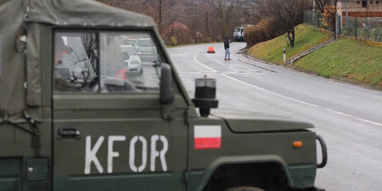 KFOR-i thotë se po e “shqyrton” kërkesën e Serbisë për vendosjen e trupave