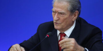 Pas deklaratave të Ramës, Sali Berisha reagon për Xhakën e Shaqirin: Zoti i bekoftë