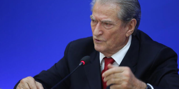 Pas deklaratave të Ramës, Sali Berisha reagon për Xhakën e Shaqirin: Zoti i bekoftë