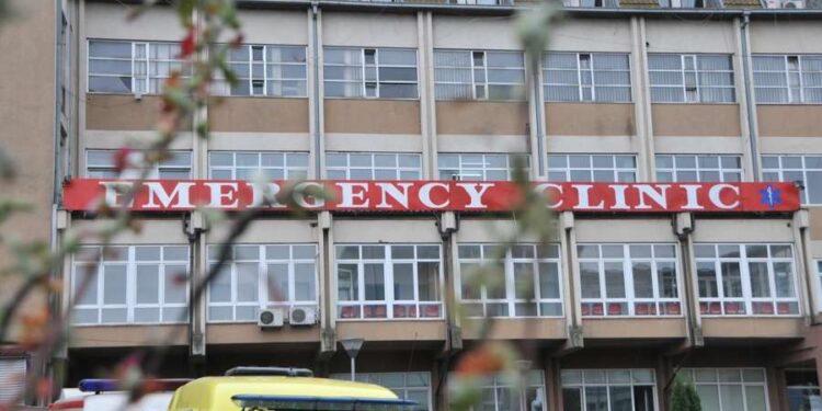 U godit nga një veturë gati 2 muaj më parë në Klinë, vdes në QKUK 68-vjeçari