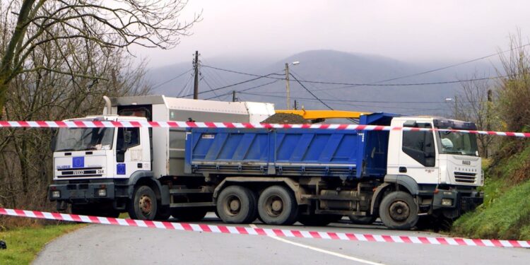 Darka e Sveçlës me policë në Bërnjak, kërcënimi i Listës Serbe dhe barrikada e re- krejt çka ndodhi dje