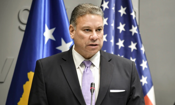 A e ka Escobar më Kurtin? Amerikani thotë se një politikan dhe një parti s’mund t’i ikin detyrimit për Asociacionin
