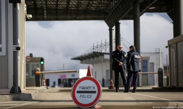 Dy pikat kufitare me Serbinë, ende të mbyllura
