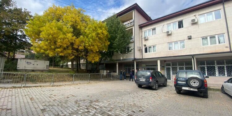 Gjyqtarët dhe stafi administrativ i Gjykatës Themelore në Mitrovicë, sot po vazhdojnë punën në veri