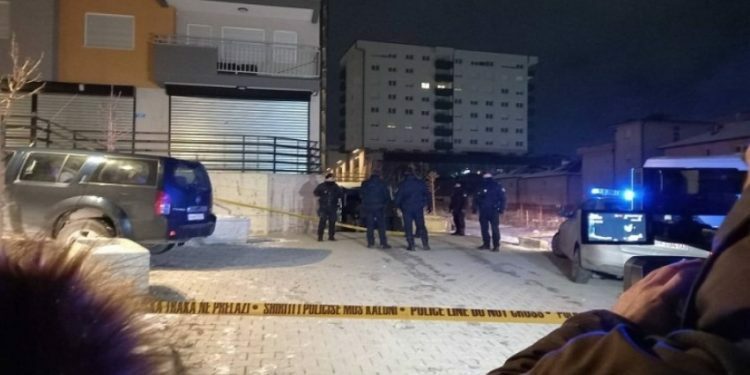 Përleshje mes fqinjëve në Prishtinë, theret me thikë një person