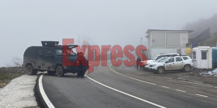 ZHVILLIMET E FUNDIT: Policia e bllokon rrugën para kufirit në Jarinjë