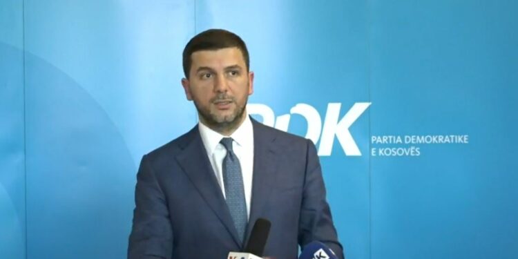 Krasniqi: Qeveria të mos fshihet pas KFOR-it, por të zbatojë Kushtetutën dhe ligjet në fuqi