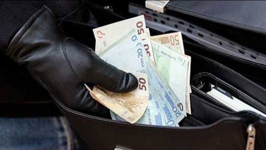 Grabitje e armatosur në pompën Shell në Shtime, hajni i maskuar ‘avullon’ rreth 1500 euro