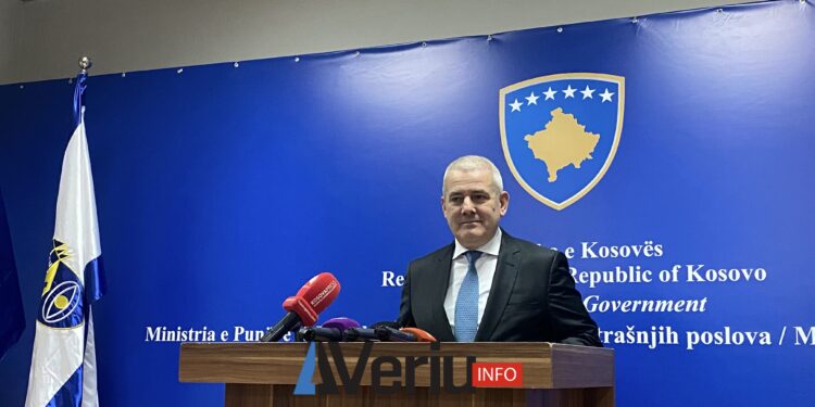 “Barrikadat, rrahja e 14 vjeçarit shqiptar, kërkesa për lirimin e Pantiqit: Krejt çka tha ministri Sveçla në konferencën për media