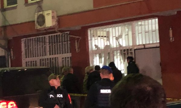 Mbyllet rruga për qarkullim në Mitrovicën e Veriut, ekipet e deminimit në vend të ngjarjes