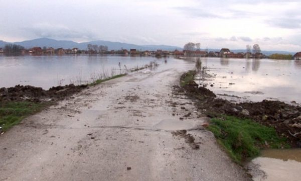 Podujeva e Skenderaj ia kërkojnë Qeverisë rreth 2 milionë, Deçani e Peja ende s’kanë vlerësim për dëmet e vërshimeve