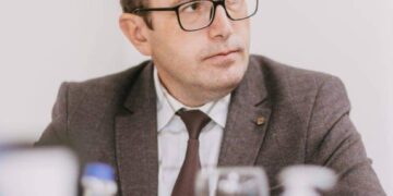 ‘ Duke u ngritur mbi armiqësitë e vjetra’