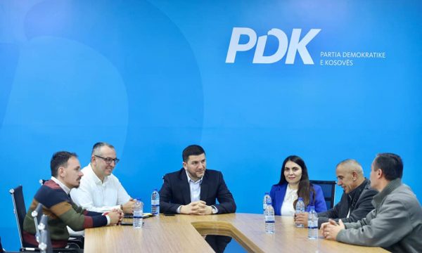 Krasniqi i pret kandidatët e PDK për kryetarë të komunave në Veri- qeveria të krijojë kushte për zgjedhje