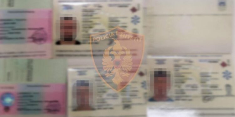 Tentuan të largoheshin nga Shqipëria me pasaporta gjermane të falsifikuara, e pësojnë keq të rinjtë nga Kosova