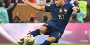 Dy gola brenda dy minutave, Mbappe “shokon” Argjentinën