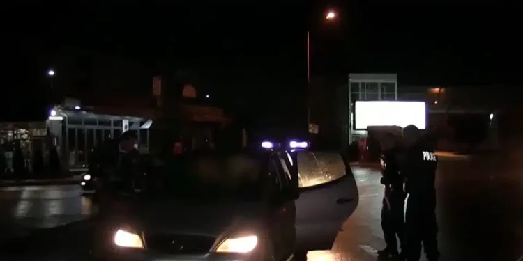 Hajnat e maskuar grabisin klienten e ProCredit, në parkingun e bankës ia marrin 20 mijë euro