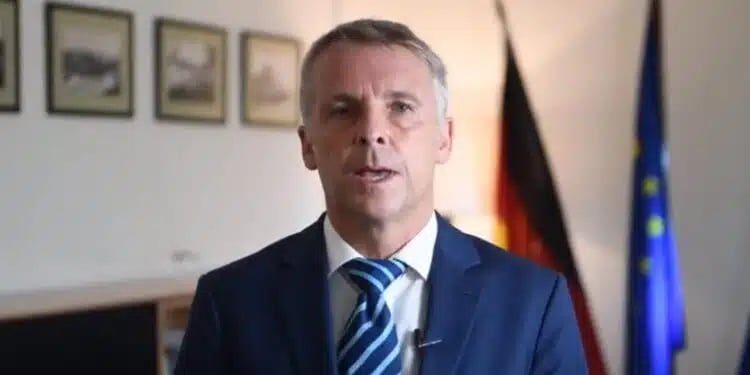 Tensionet në Veri, ambasadori gjerman: Shfaqja e muskujve ushtarakë nuk ndihmon, Kosova dhe Serbia të gjejnë zgjidhjeve përmes rrugës politike