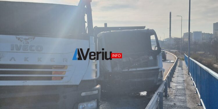 Policia deklarohet për djegien e kamionëve në veri