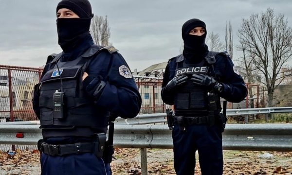 Flet njëri nga policët e bllokuar në Jarinjë, tregon si është gjendja atje