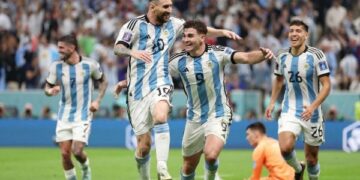 Messi e inspiron Argjentinën me spektakël drejt finales së Botërorit, eliminohet Kroacia