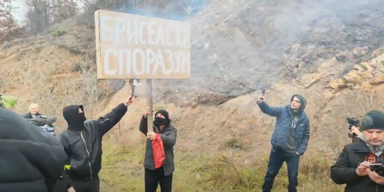 ‘Tentuan’ të futen në Kosovë, u dogj një pankartë, u sha NATO – Çka ndodhi në protestën e ekstremistëve serbë?