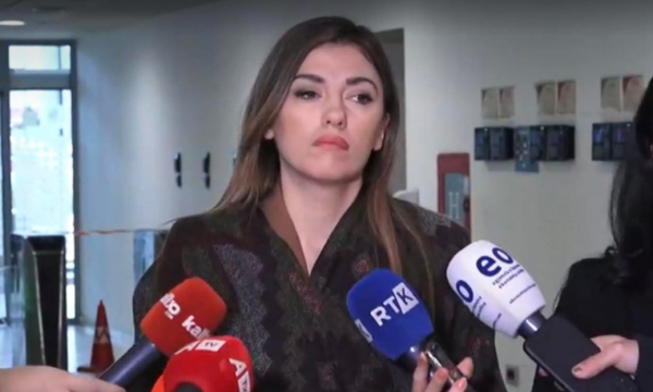 Haxhiu viziton familjen e Hamide Magashit: Nuk do të lëm gur pa lëvizur derisa secili që nuk ka kryer punën të ndëshkohet