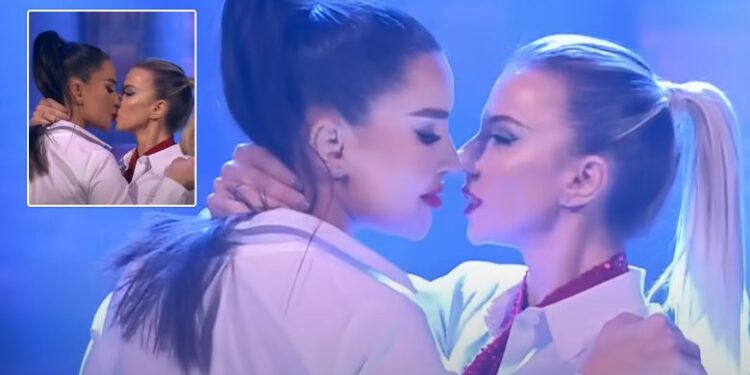 Megi Pojani puth në buzë balerinën gjatë performancës në “Dancing With The Stars” (video)