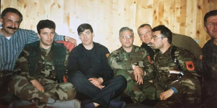 Me fotografi të rrallë nga lufta, Grabovci uron veteranët e UÇK-së
