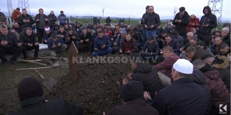 Përsëritja e tragjedisë| Çika e djali gjallë, nëna e babai jo (VIDEO)