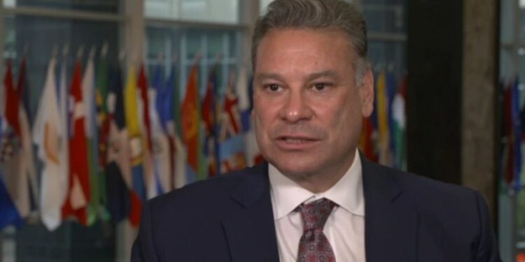 Ambasada amerikane shpërndan deklaratën e Escobarit për 1000 trupat serbe: E refuzojmë kategorikisht atë, s’e mbështesim