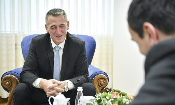 A është kushtetues emërimi i ministrit Rashiq, flasin ekspertët