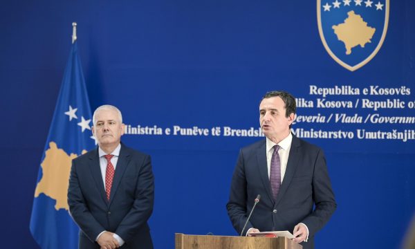 “O majmun, pse nuk po shkon në veri”, Gjoshi i PDK’së ua kujton Kurtit e Sveçlës si silleshin ndaj policëve