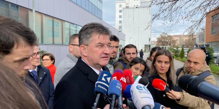 A po kthehen serbët në institucionet e Kosovës, flet Lajçak