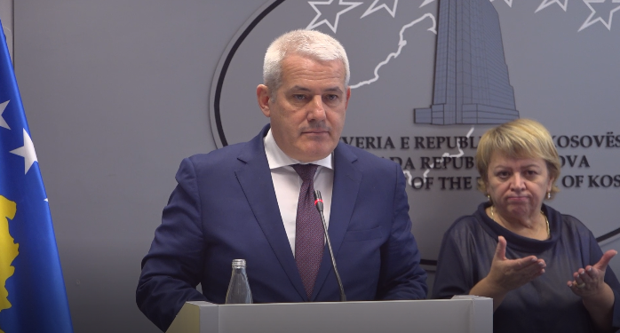 Xhelal Sveçla zbulon dallaveret e policëve që kishin për detyrë ta mbronin 35 vjeçaren që u vra nga ish-burri