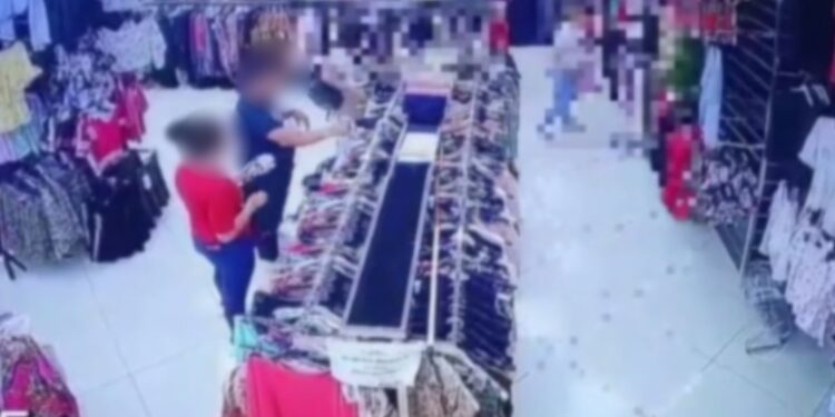 Vjedhje e rëndë në një lokal në Mitrovicë, dy vajza të mitura vjedhin rroba dhe ikin
