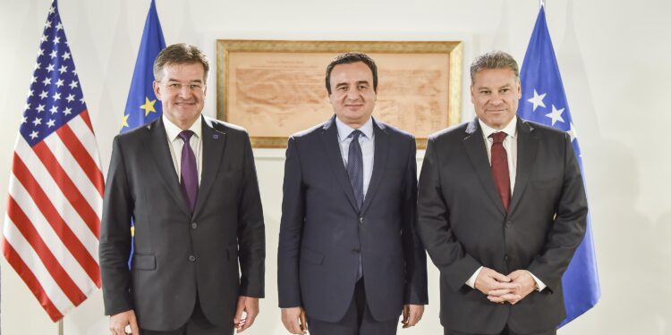 Situata në veri, Lajçak dhe Escobar i shkojnë Kurtit në zyre
