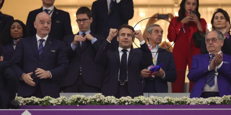 Trajneri i Kosovës prezent në takimin Francë – Marok, shihet afër presidentit francez