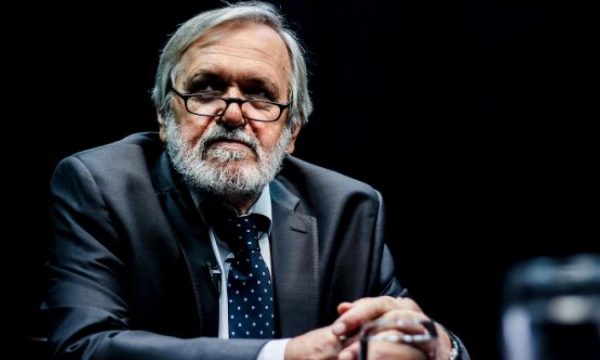 Tre akademikë kërkojnë dorëheqjen urgjente të Mehmet Krajës