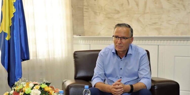 Kryetari i Mitrovicës, Bedri Hamza, uron të gjithë besimtarët krishterë me rastin e Festës së Krishtlindjeve