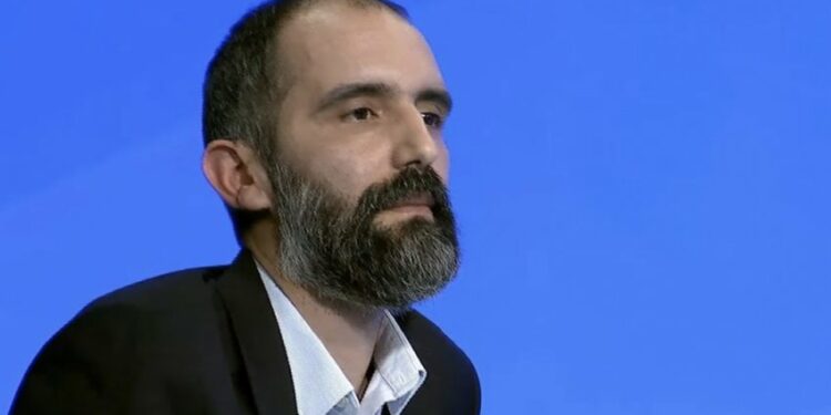 Deputeti i VV’së: Që 11 ditë janë bllokuar disa rrugë nga barrikadat në veri, KFOR’i nuk po bën zë