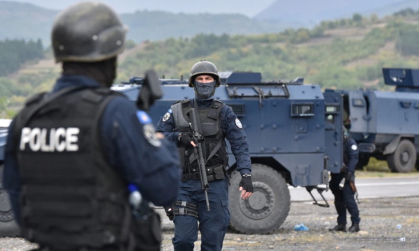 Barrikadat | Afër 100 policë të bllokuar qe 11 ditë – Shtohet rreziku për krizë humanitare e tragjedi