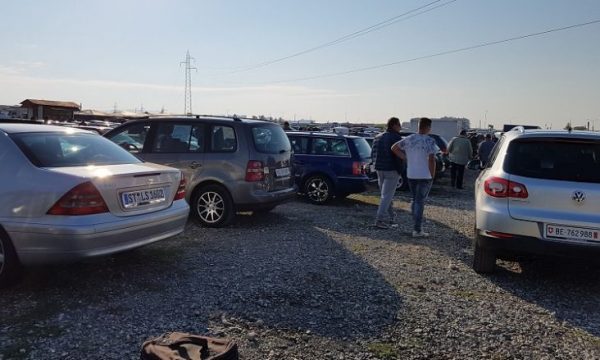 “Fluturojnë” çmimet e veturave në tregun e automjeteve, për 1000 euro më të larta