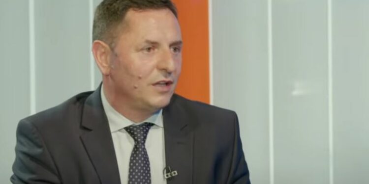 Malisheva 20 orë pa rrymë, Kastrati iu thotë KEDS-it, Kurtit e Rizvanollit: Qytetarët nuk e durojnë poshtërimin që po ua bëni!