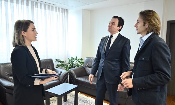 “Dialog me autorët e akteve terroriste? Si ?”, me kë e ka këshilltarja e Kurtit