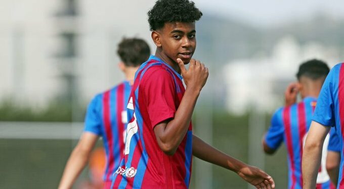 Ky është sulmuesi 15 vjeçar që Barcelona është e bindur ta mbajë në klub