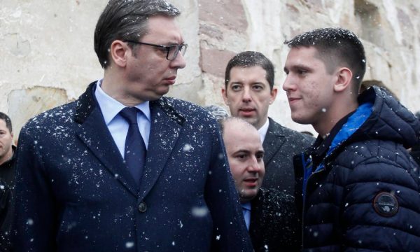 Në listën e emrave që sipas Mujës duhet arrestuar në Veri, është edhe djali i Aleksandar Vuçiqit